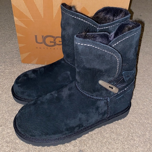UGG Women’s Meadow buckle fold over boot in Black size 7 - Picture 2 of 9